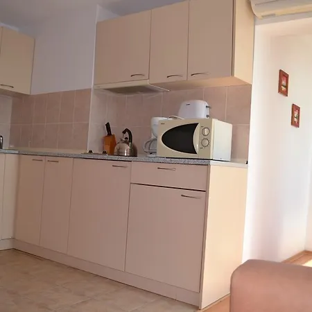 One-bedroom Sunny Holiday-eh דירה