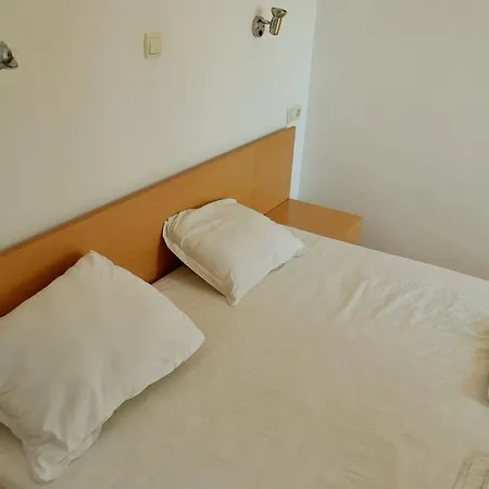 One-bedroom Sunny Holiday-eh דירה